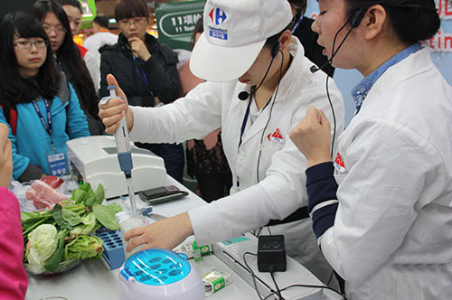 关于南京市食药监采用食品快速检测仪进行检测工作的报道(图1)